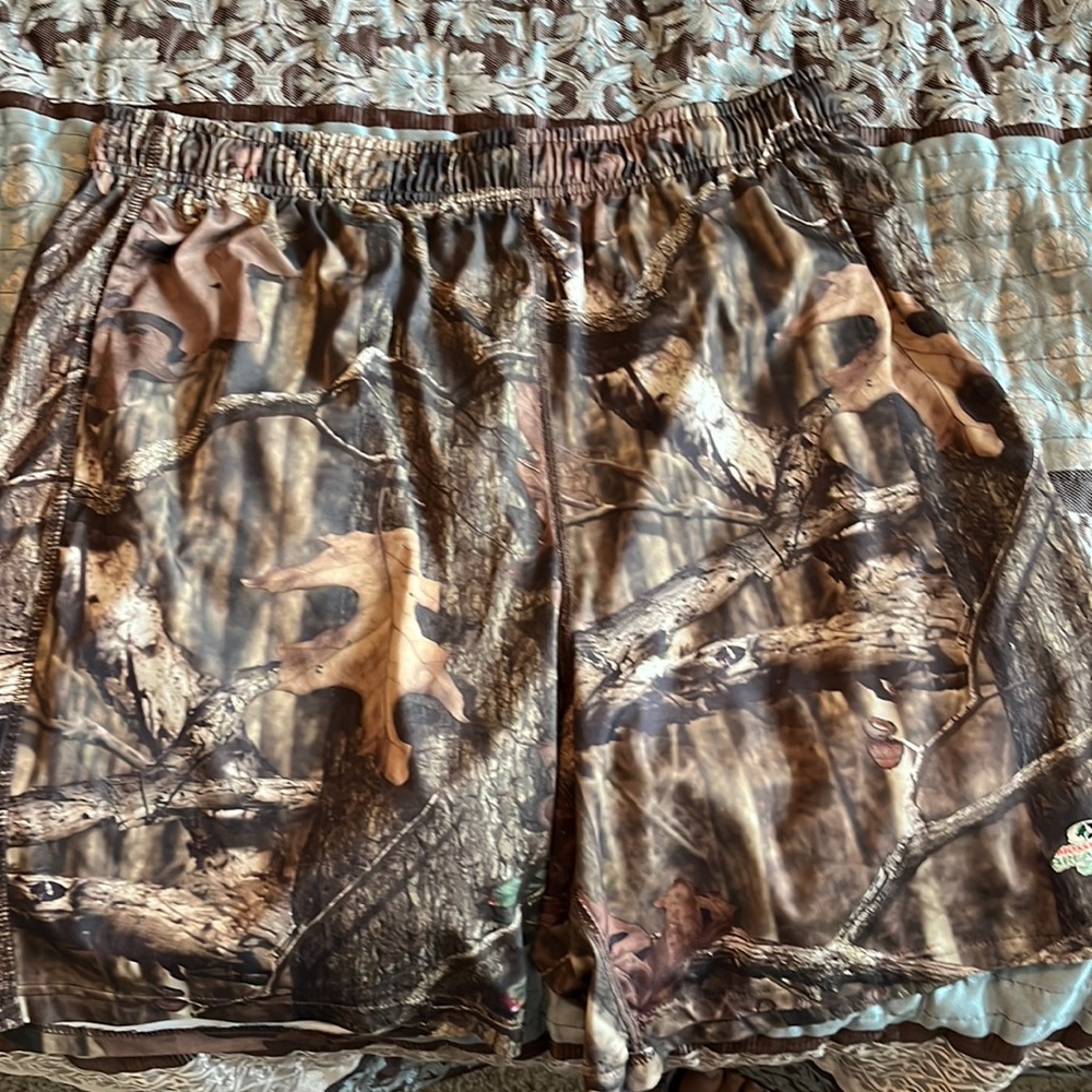 Woodland camo mossy oak shorts size Large